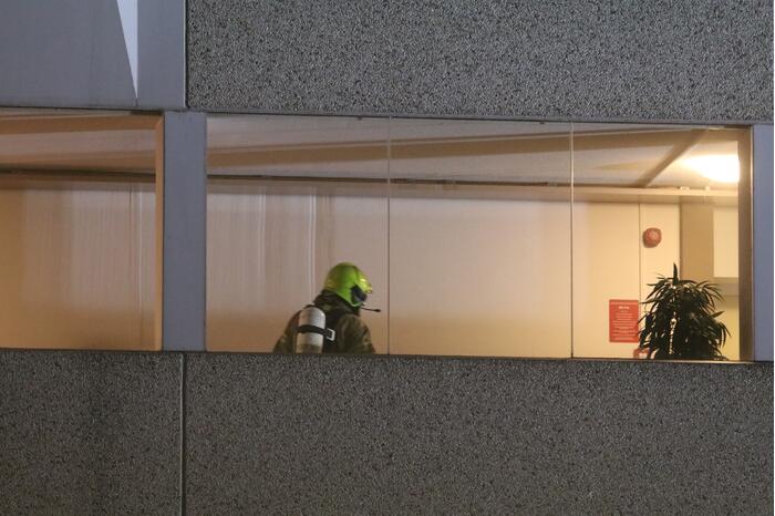 Grote uitslaande brand in wooncomplex