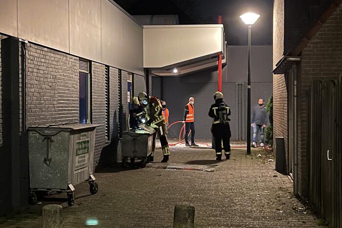 Brandende container snel geblust