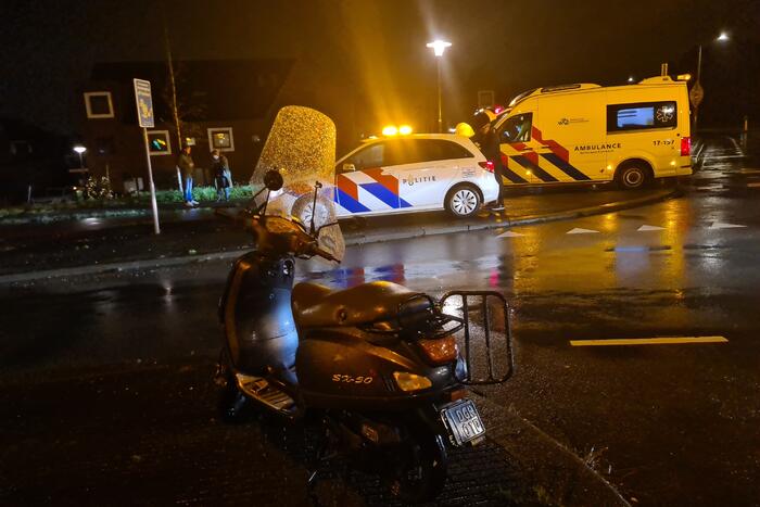 Personenauto in aanrijding met scooter