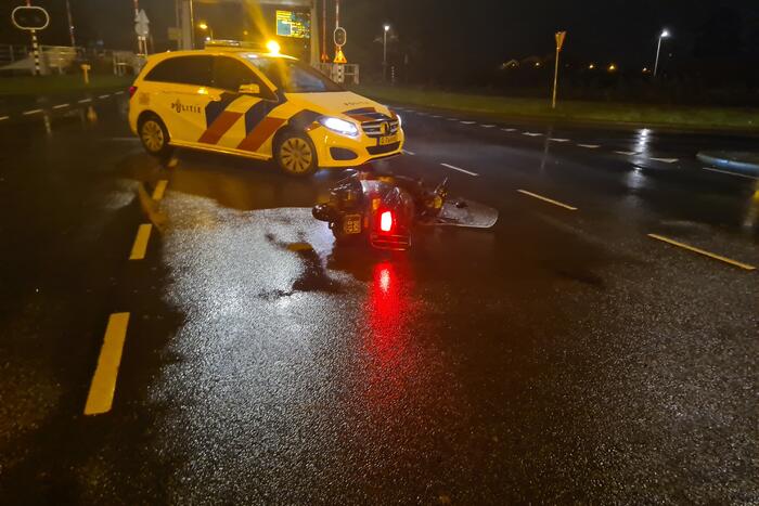 Personenauto in aanrijding met scooter