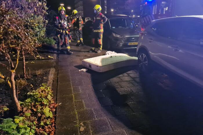 Matras vat vlam in woning