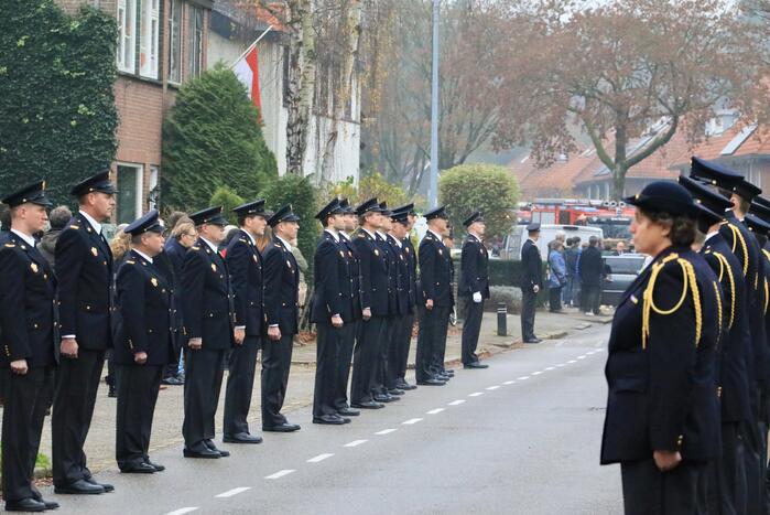 Laatste eer aan overleden brandweerman Pim van der Bruggen