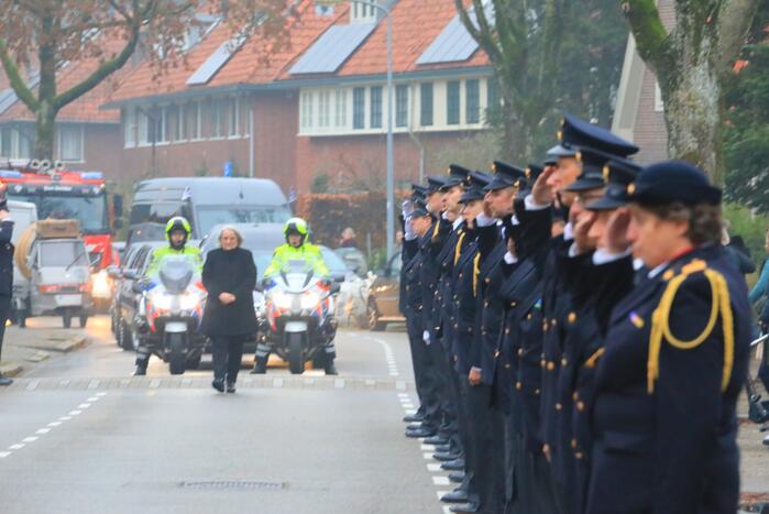 Laatste eer aan overleden brandweerman Pim van der Bruggen