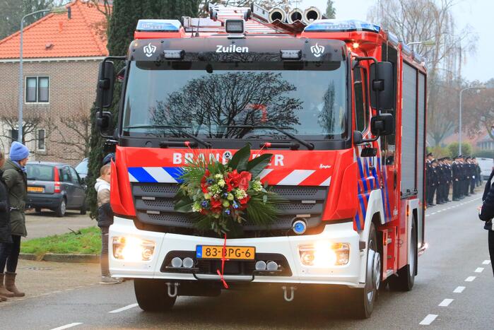 Laatste eer aan overleden brandweerman Pim van der Bruggen