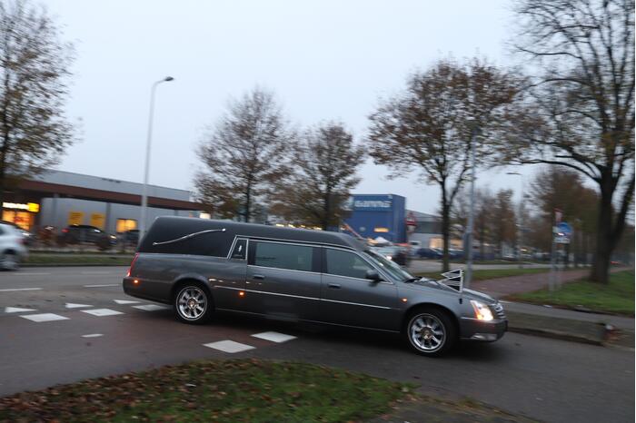 Laatste eer aan overleden brandweerman Pim van der Bruggen