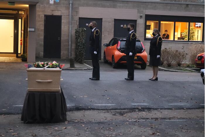 Laatste eer aan overleden brandweerman Pim van der Bruggen