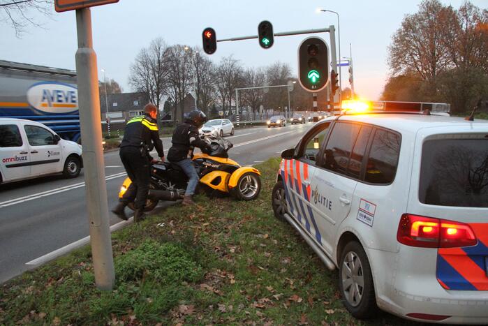 Schade na aanrijding tussen drie voertuigen
