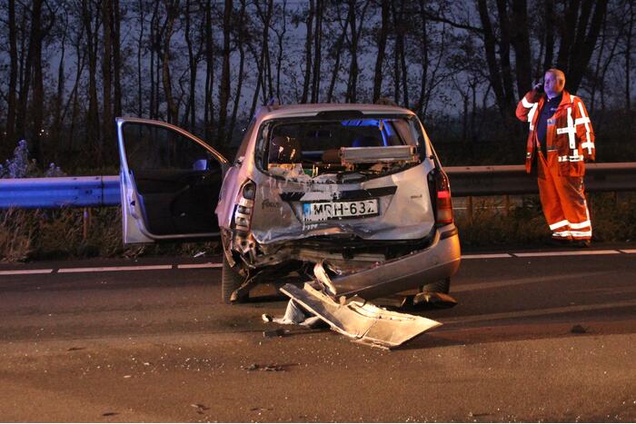 Veel schade na aanrijding tussen bestelbus en personenauto