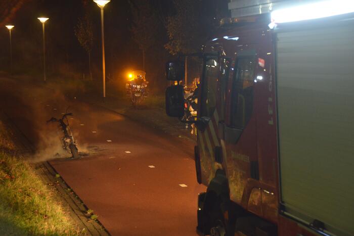 Scooter vat vlam tijdens rit
