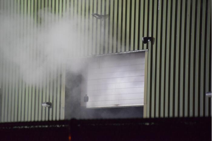 Flinke rookontwikkeling bij brand in bedrijfsloods