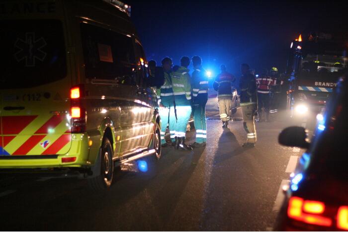 Mercedes compleet onderwater