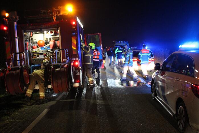 Mercedes compleet onderwater