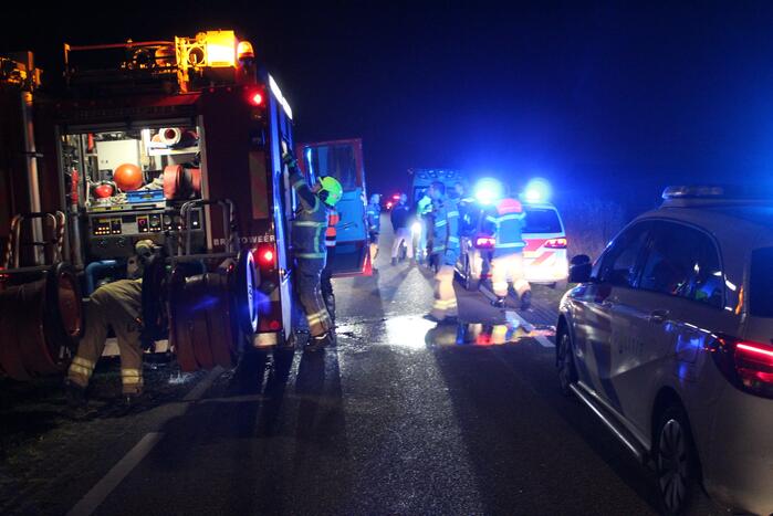 Mercedes compleet onderwater