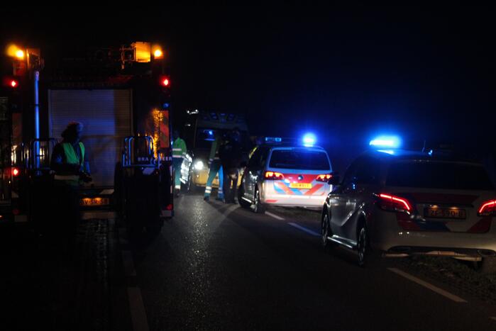 Mercedes compleet onderwater