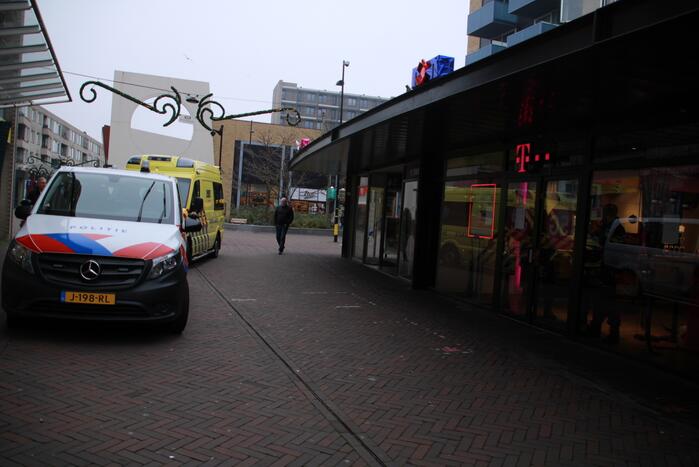 Politie aanwezig door overval op T-Mobile