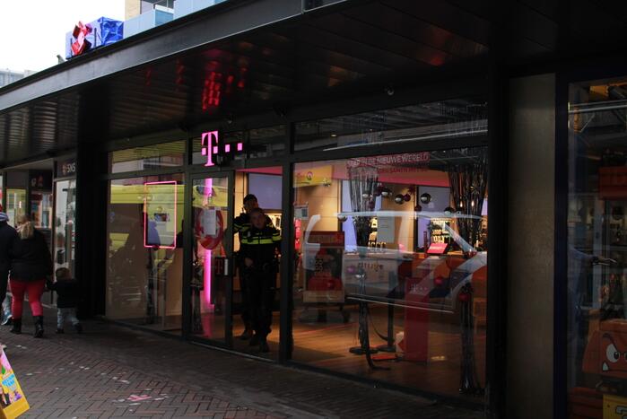 Politie aanwezig door overval op T-Mobile