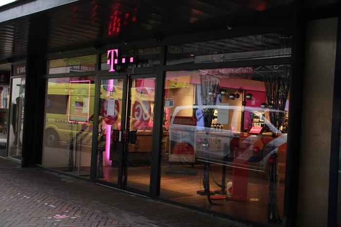 Politie aanwezig door overval op T-Mobile