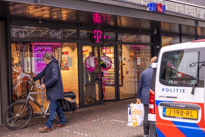 Politie aanwezig door overval op T-Mobile