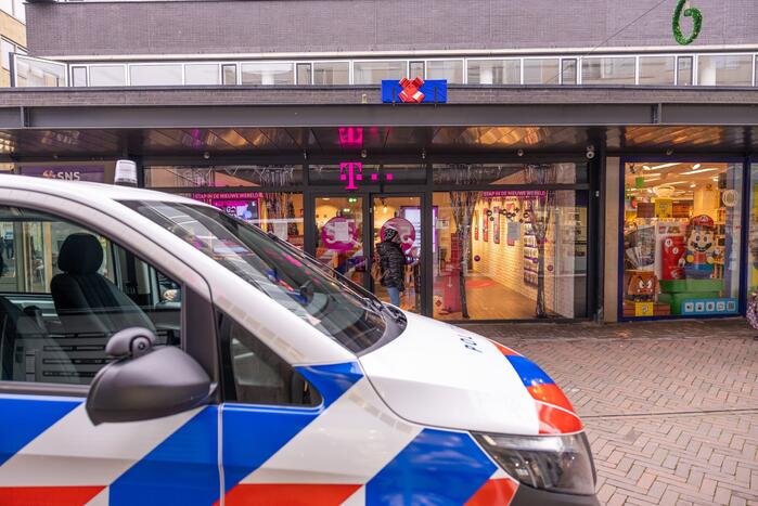 Politie aanwezig door overval op T-Mobile