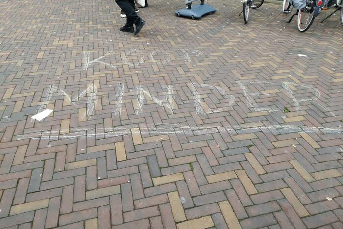 Anti-Black Friday leuzen in winkelstraat