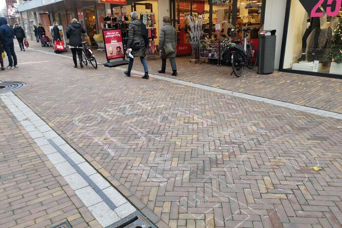 Anti-Black Friday leuzen in winkelstraat