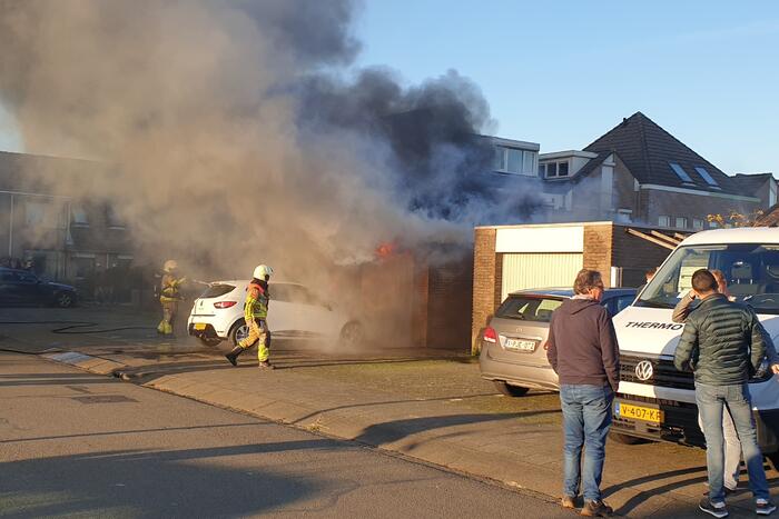 Veel rook bij brand in bijgebouw