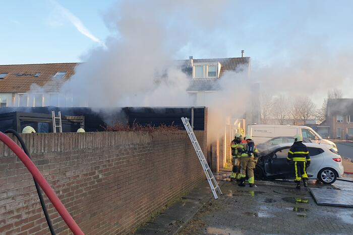 Veel rook bij brand in bijgebouw