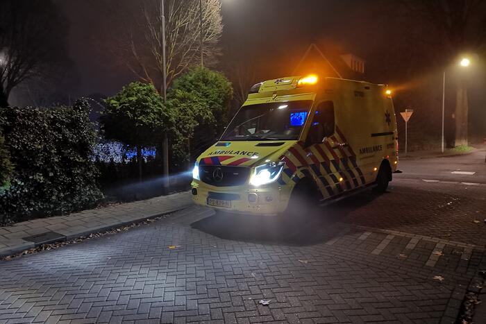 Bestelbus botst met scooter