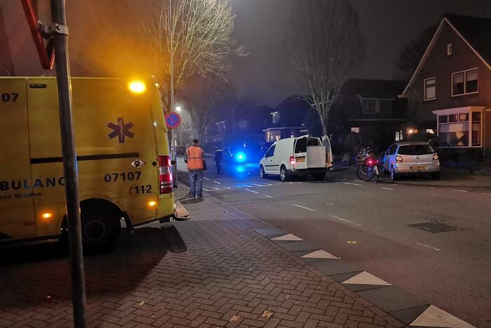 Bestelbus botst met scooter