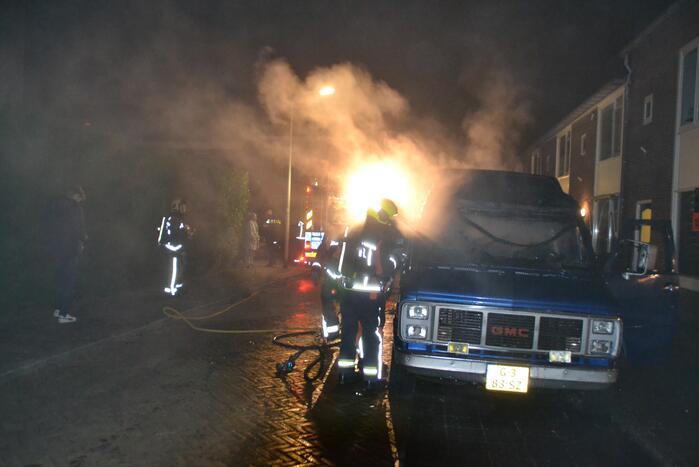 Amerikaanse bestelbus verwoest door brand