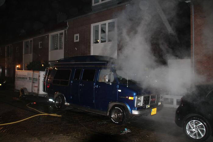 Amerikaanse bestelbus verwoest door brand