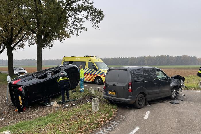 Pieten in botsing met bestelwagen op kruising