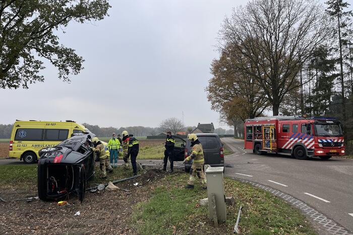 Pieten in botsing met bestelwagen op kruising