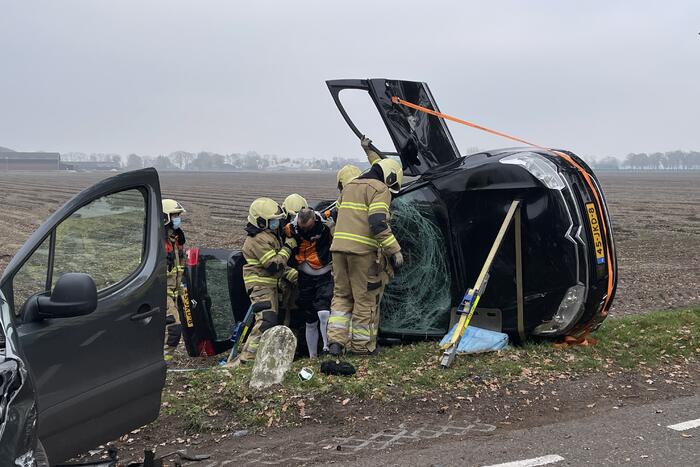 Pieten in botsing met bestelwagen op kruising