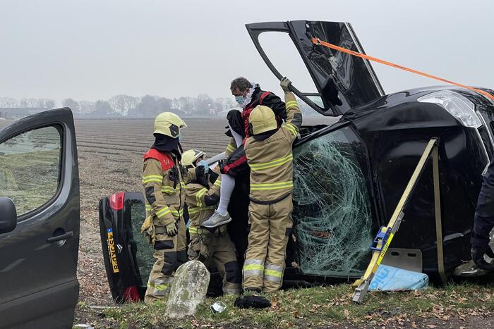 Pieten in botsing met bestelwagen op kruising