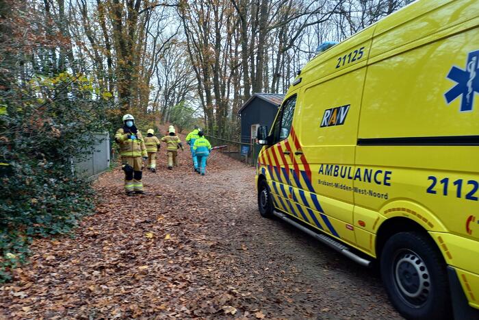 Persoon gewond na val van paard
