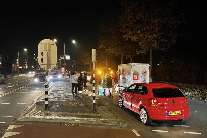 Fietser aangereden door bezorgauto