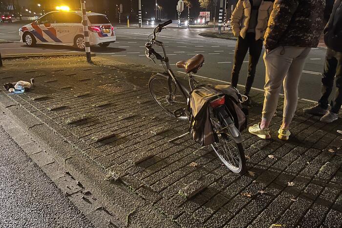 Fietser aangereden door bezorgauto
