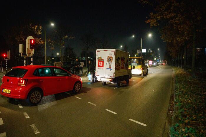 Fietser aangereden door bezorgauto