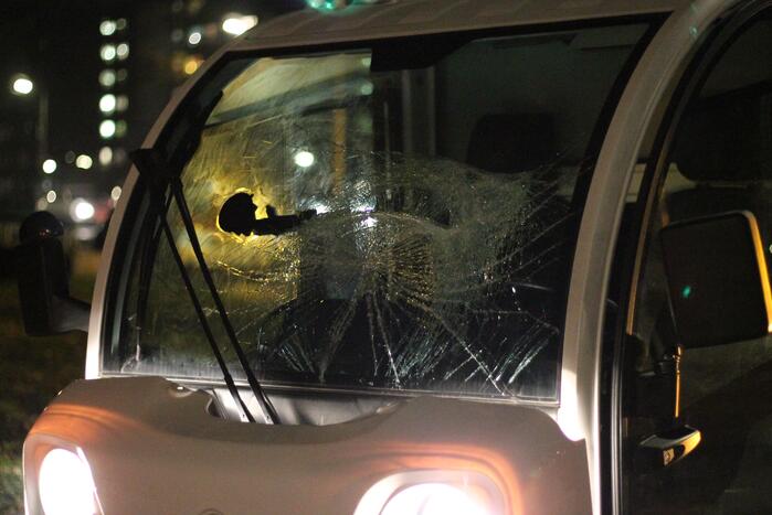 Fietser aangereden door bezorgauto