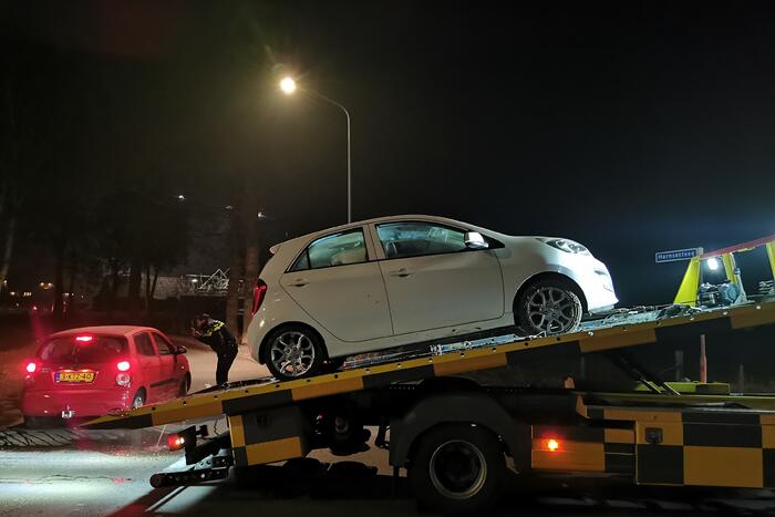 Auto glijd de sloot in