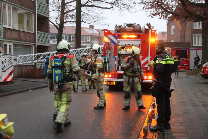 Brand in een trappenhuis van flatgebouw