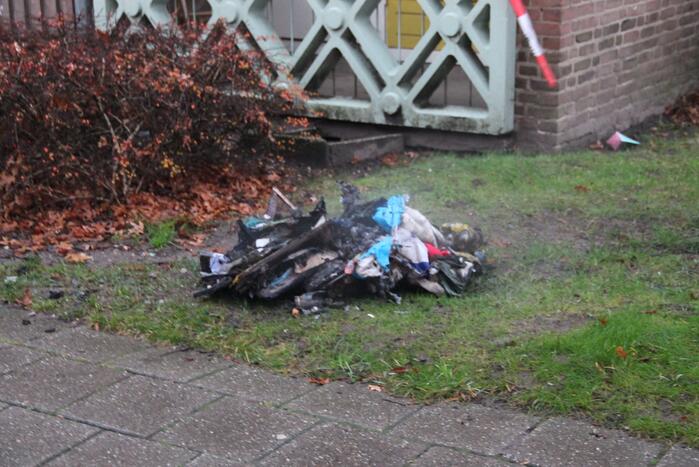 Brand in een trappenhuis van flatgebouw