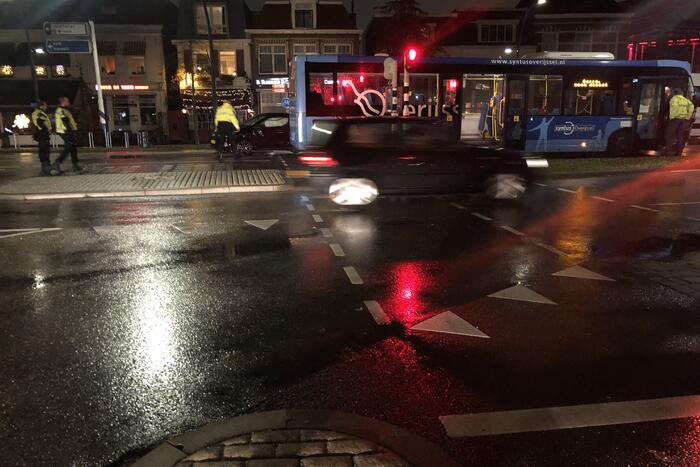 Flinke schade na botsing tussen stadsbus en personenauto