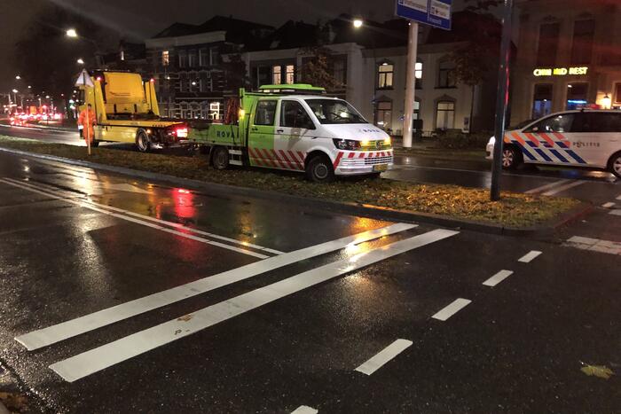Flinke schade na botsing tussen stadsbus en personenauto
