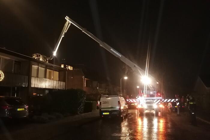 Brand in schoorsteen van woning