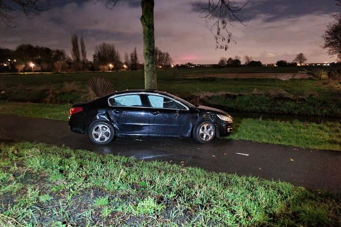 Bestuurder gaat er vandoor bij eenzijdig ongeval
