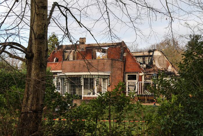 Day-after grote brand woonhuis met rieten kap