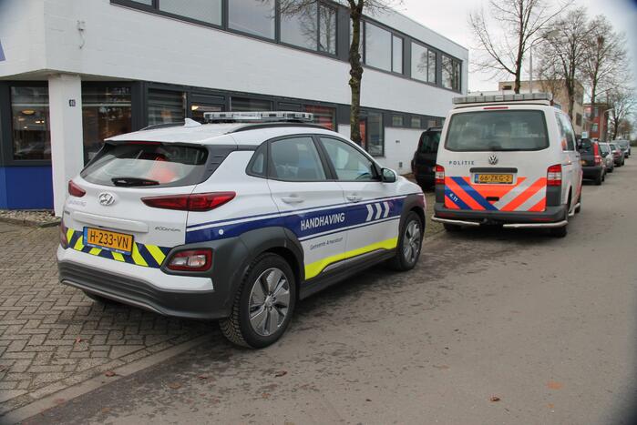 UWV, politie en handhavers doen onderzoek bij autobedrijf