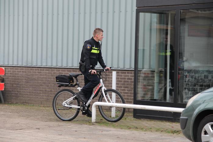 UWV, politie en handhavers doen onderzoek bij autobedrijf